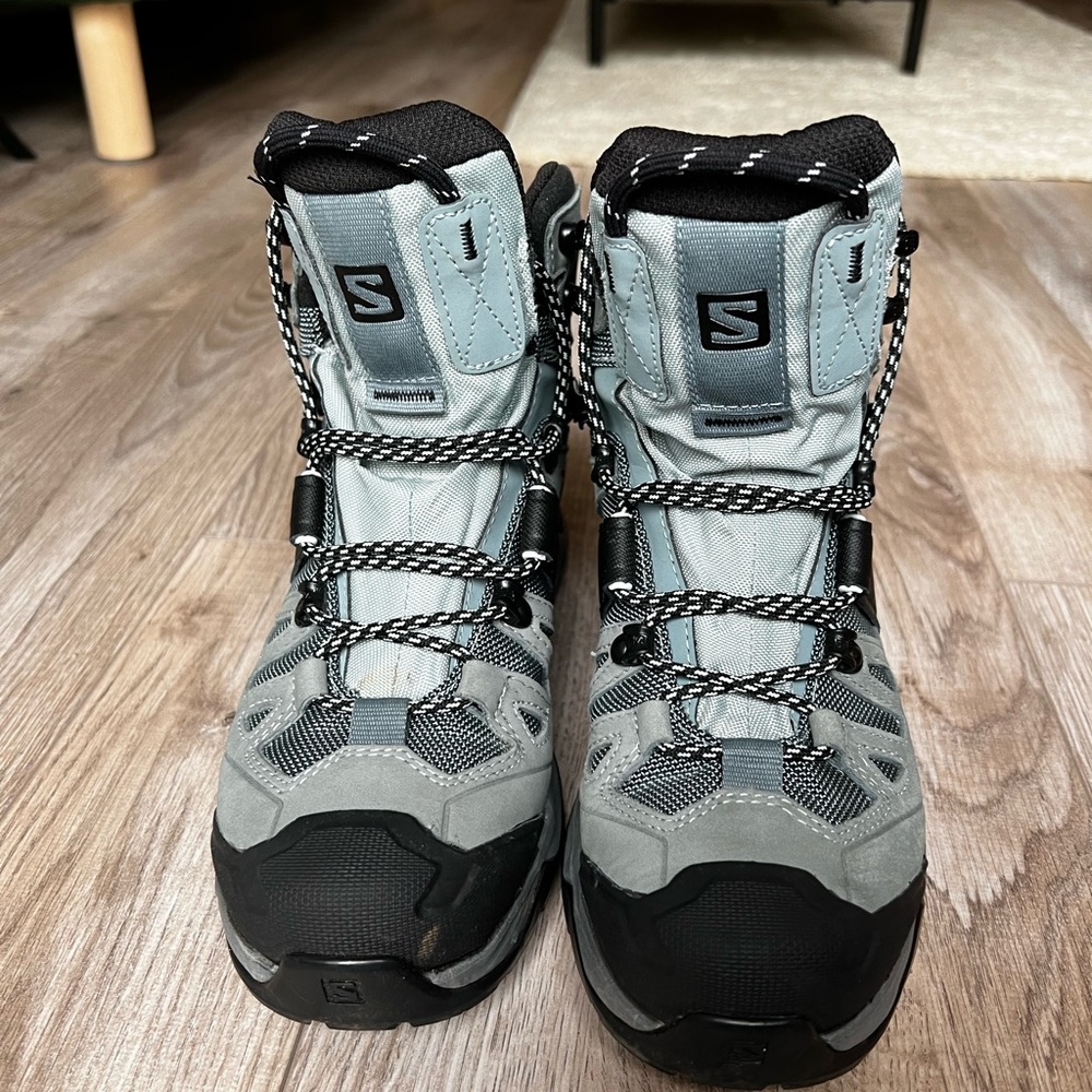 Salomon Women’s Quest 4 in Size 6.5